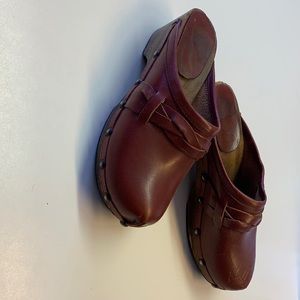 Women’s wine colored clogs
